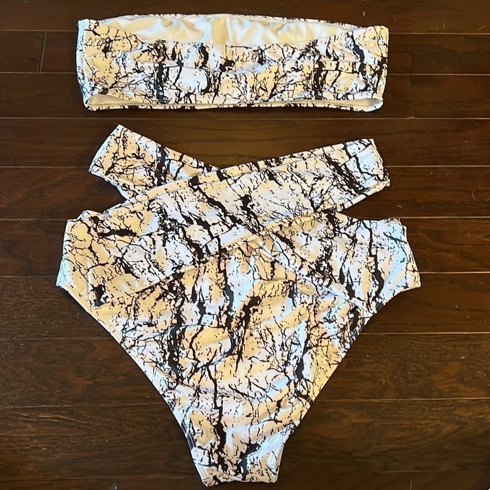 Strapless Highwaisted Swimsuit - Picture 5 of 6